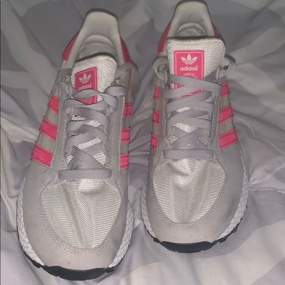Women’s adidas shoes - Picture 1 of 5